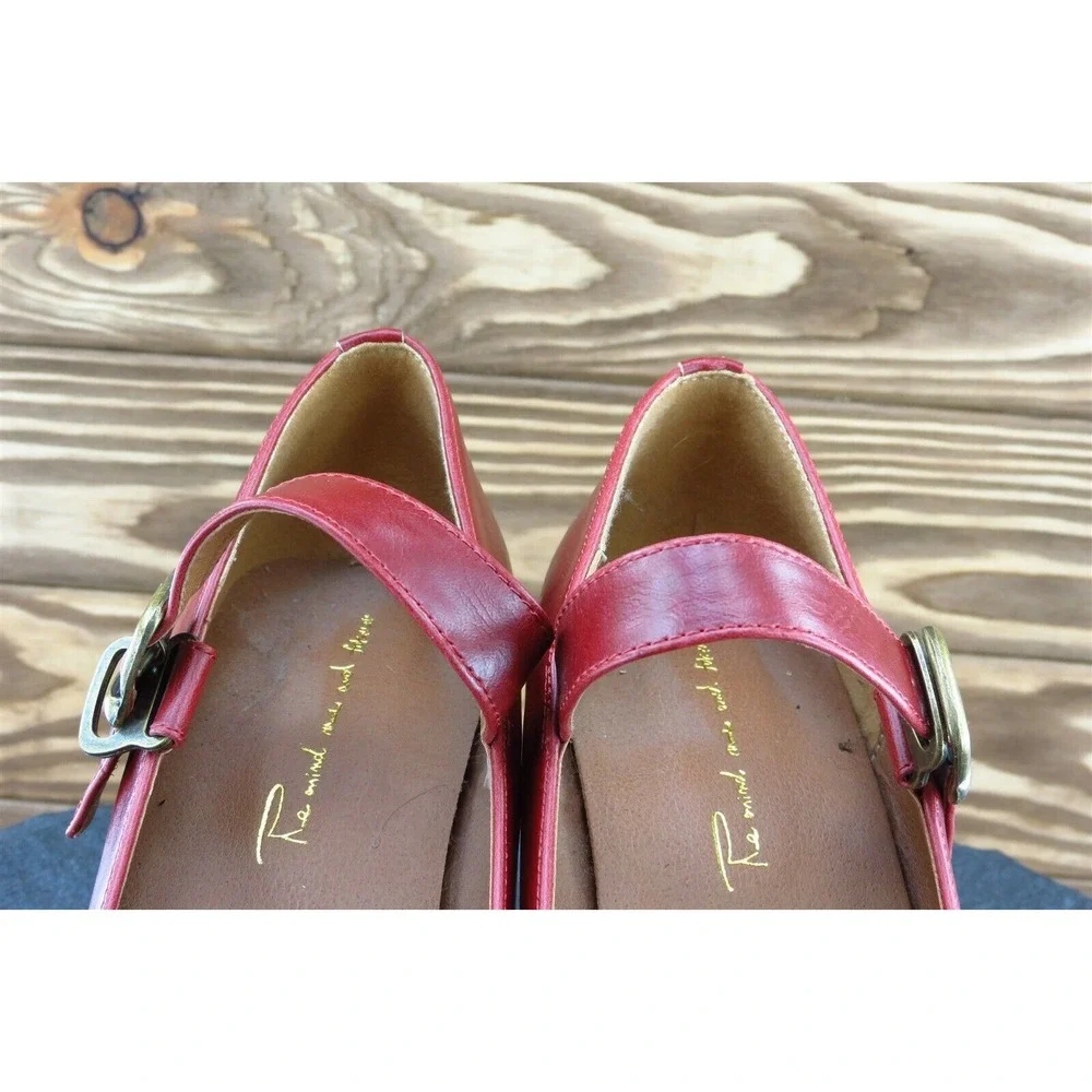 Rewind Me and‎ Forever Size Medium Red Round Toe Platform Leather